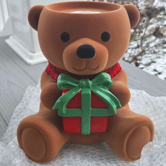 Bath & Body Works TEDDY BEAR w PRESENT CANDLE HOLDER PEDESTAL NEW collectible - Picture 1 of 12